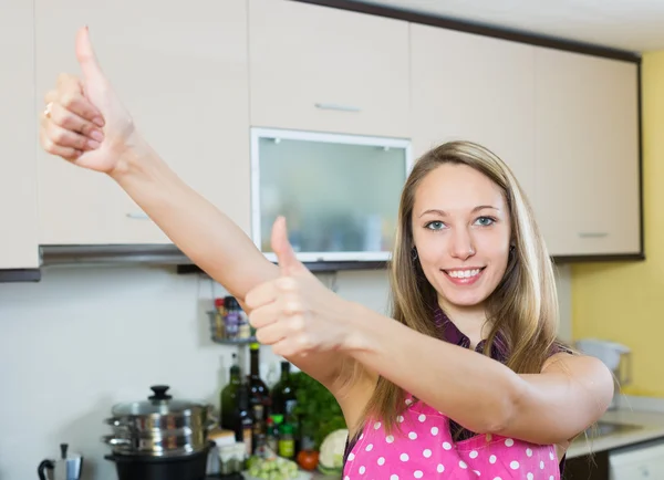 Ragazza mostrando pollici in su — Foto Stock