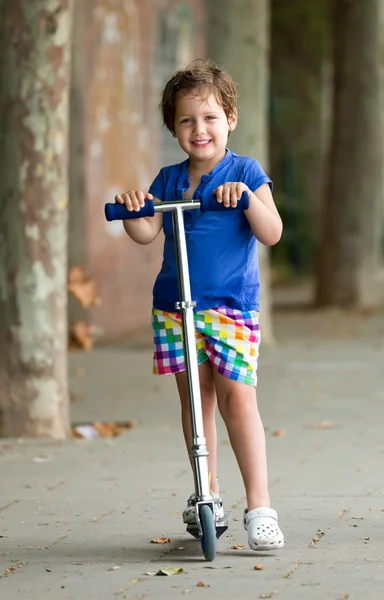 Little girl with scooter — Stock Photo, Image