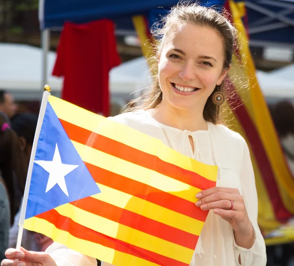 Mulher com Bandeira da Catalunha — Fotografia de Stock