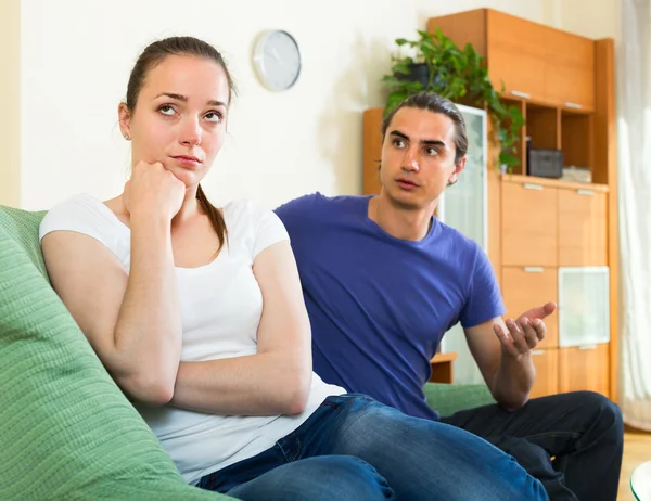 Couple having quarrel at home — Stock Photo, Image