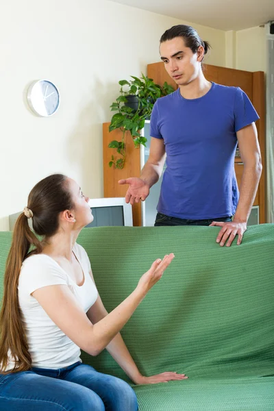 Couple talking in home interior — Stock Photo, Image