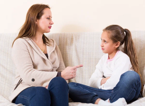 Mother scolding little daughter — Stock Photo, Image