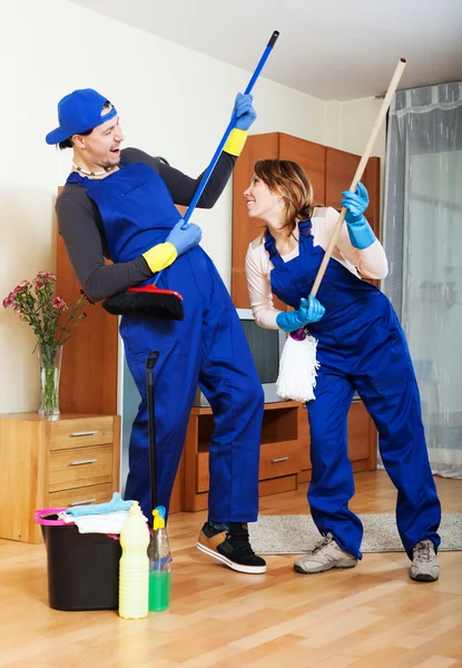 Playful cleaners cleaning house — Stock Photo, Image