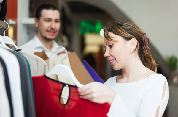 Man and woman choosing clothes — Stock Photo, Image