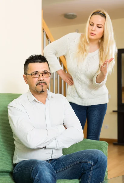 Familie streitet zu Hause — Stockfoto