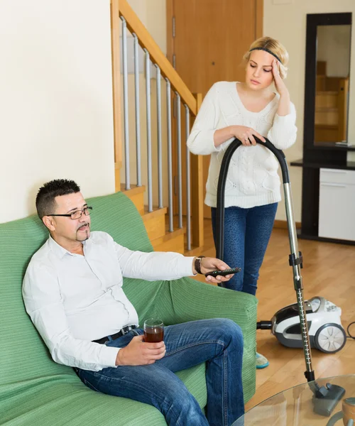 Triest vrouw op zoek naar man — Stockfoto