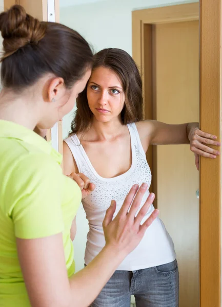Young women having conflict — Stock Photo, Image