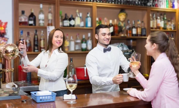 Girl flirting with barman at counter — Stock Photo, Image