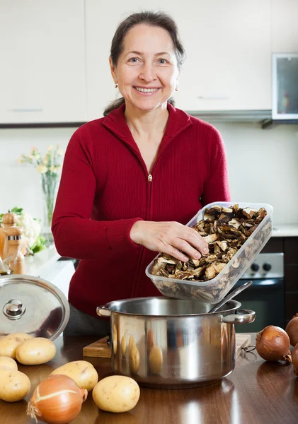 Woman with dried mushrooms — Stock Photo, Image