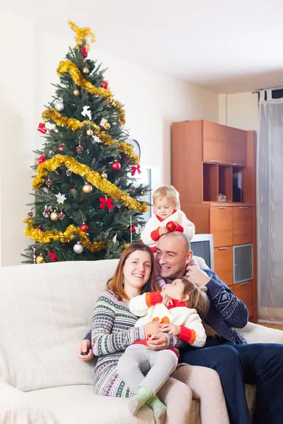 Retrato de familia feliz — Foto de Stock