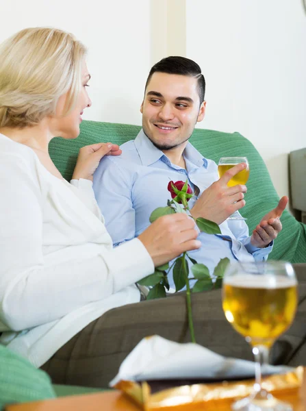 Woman with  guy drinking wine — Stock Photo, Image