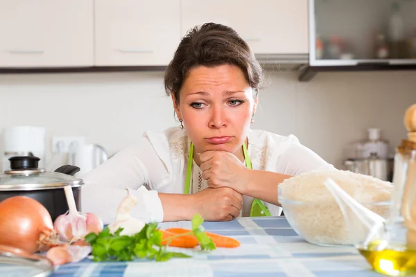 Sad housewife cooking dinner — Stock Photo, Image