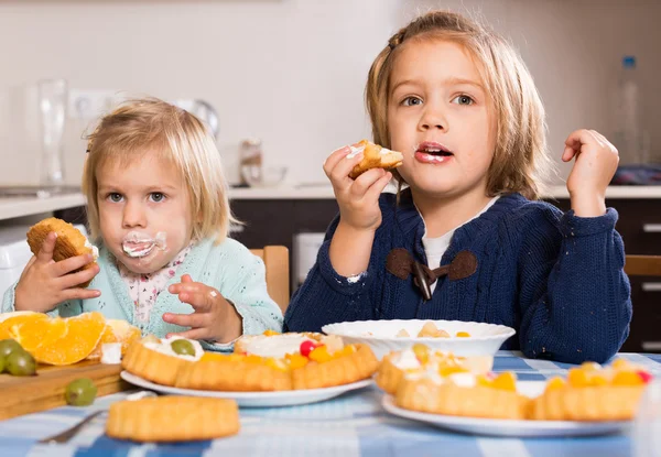 Two little girls with cream desserts — Stock Photo, Image