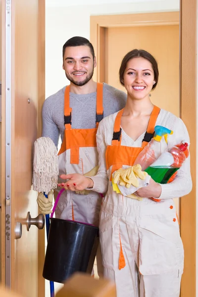 Портрет професійних прибиральників — стокове фото