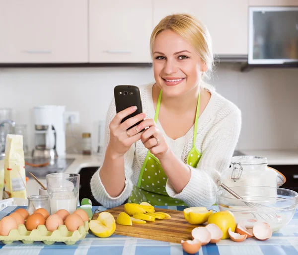 Woman doing selfie at kitchen — Stock Photo, Image