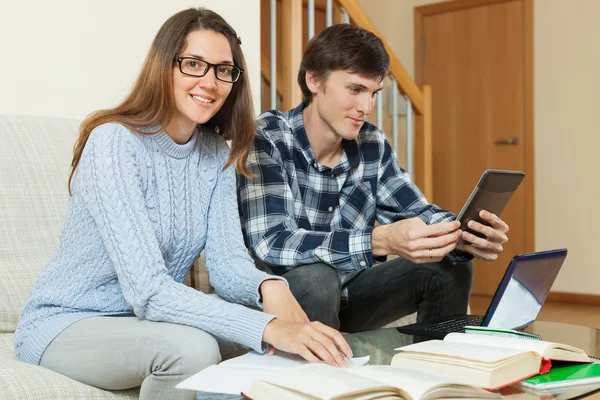 Aantal studenten voorbereiden op de zitting — Stockfoto