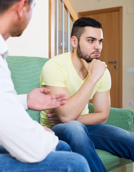 Male adults arguing about something — Stock Photo, Image