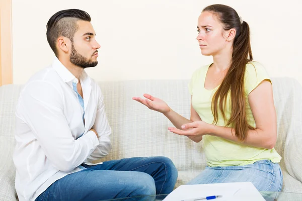 Couple with documents in apartment — Stock Photo, Image