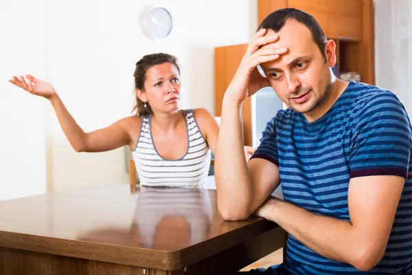 Domowej kłótni między małżonków — Zdjęcie stockowe