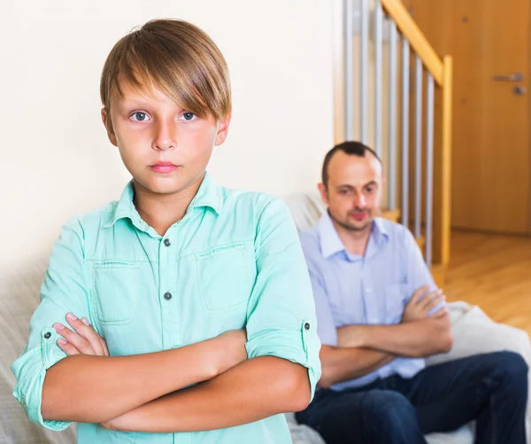 Père et fils adolescent argumenter — Photo