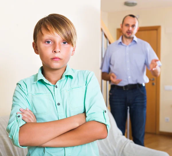 Père et fils adolescent argumenter — Photo