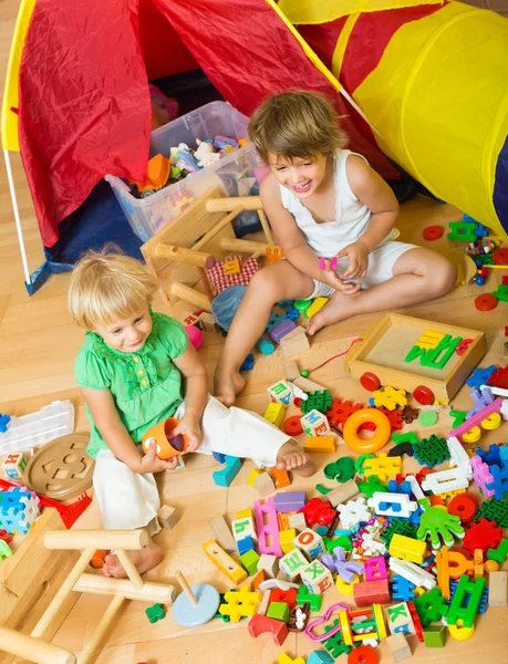 Little girls playing with blocks — Stock Photo, Image