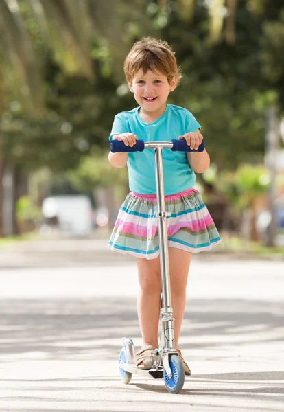 Little girl staying with scooter — Stock Photo, Image