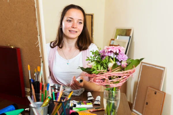 Young girl creates a new picture — Stock Photo, Image