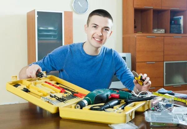 Chico con herramientas de trabajo — Foto de Stock