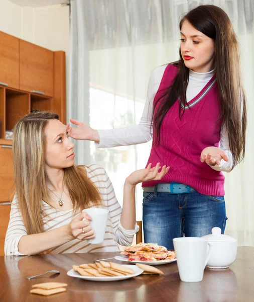 Two women having quarrel — Stock Photo, Image