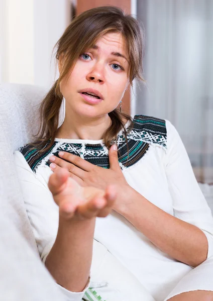 Vanliga trött brunett har problem — Stockfoto