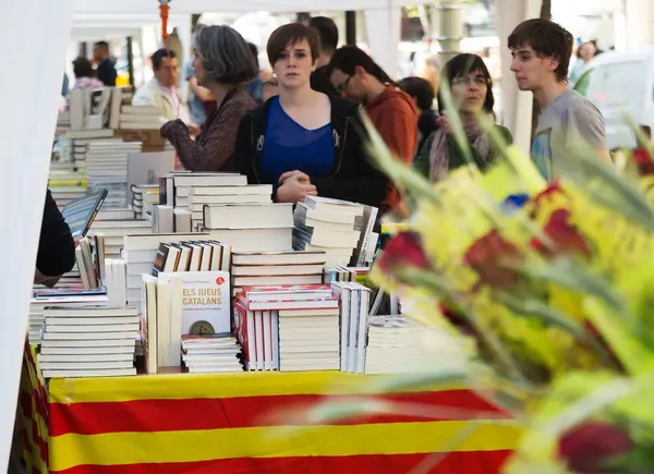 Книги на улицах Барселоны — стоковое фото