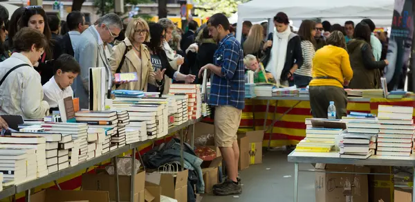 Libros sobre puestos callejeros en Barcelona — Foto de Stock