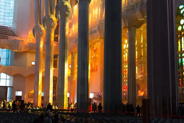 Interiér chrámu sagrada familia v Barceloně — Stock fotografie