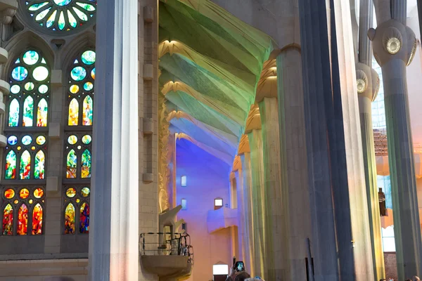 Wnętrze kościoła sagrada familia w Barcelonie — Zdjęcie stockowe