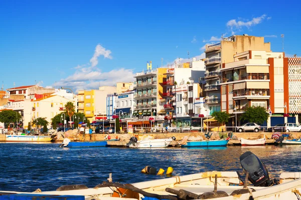Vue de la ville méditerranéenne typique depuis le port — Photo