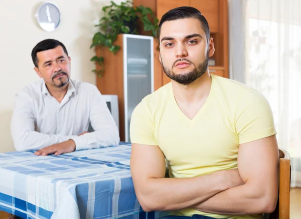 Male adults arguing about something — Stock Photo, Image
