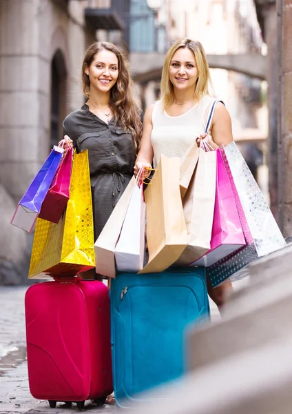 Studentesse che fanno shopping — Foto Stock