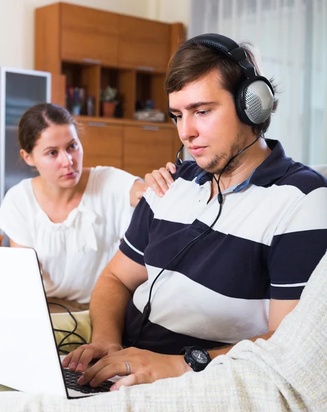 Ignoring partner for online game — Stock Photo, Image