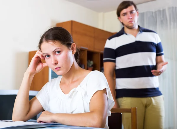 Young adults with banking documents — Stock Photo, Image