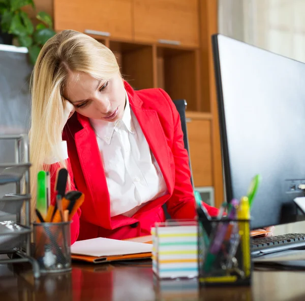 Girl working at office — Stock Photo, Image