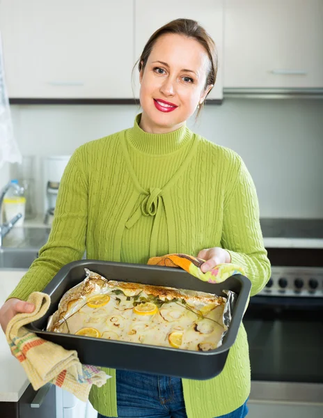 Housewife cooking filleted fish — Stock Photo, Image