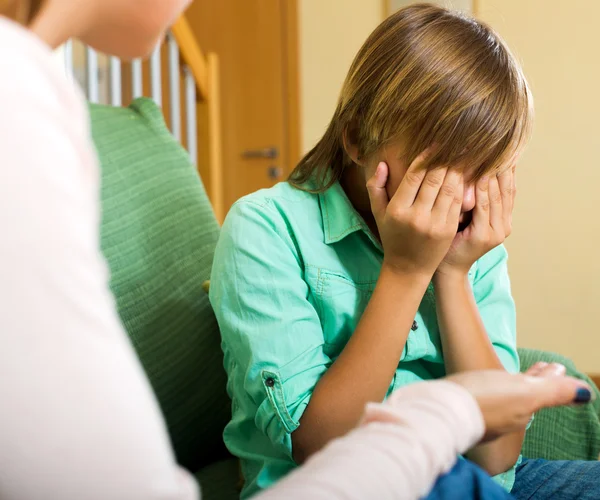 Mother scolding teenage son — Stock Photo, Image