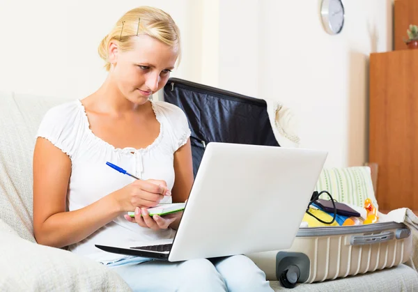 Woman making planning list — Stock Photo, Image