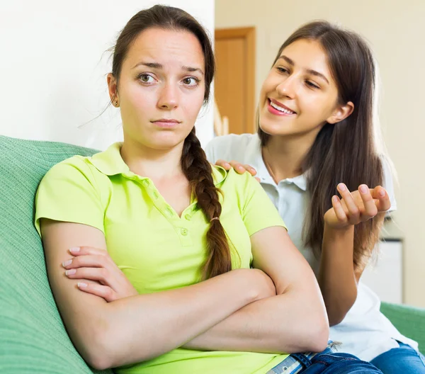 Chica consolando a su sometida — Foto de Stock