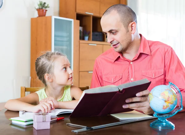 Portrait of dad helping schoolgirl to study — Stock Photo, Image