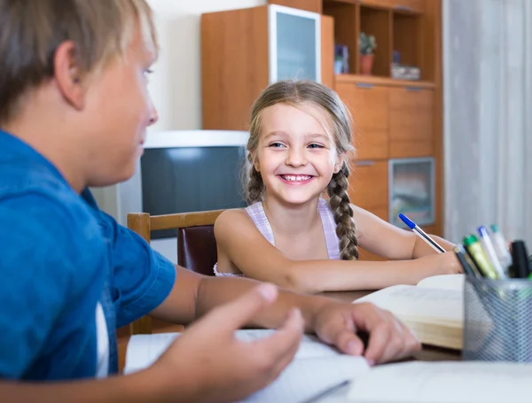 Portrait of children with textbooks and notes — Stock Photo, Image