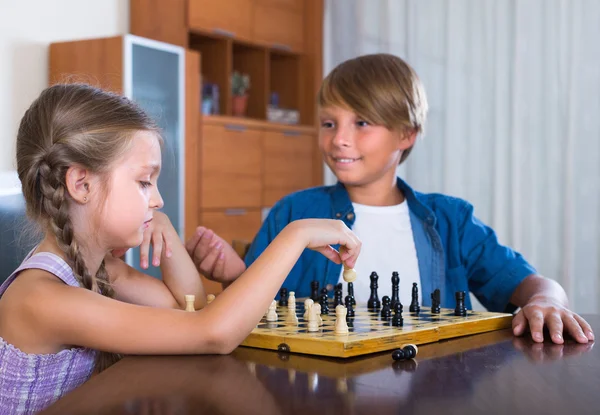 Children playing chess at home — Stock Photo, Image