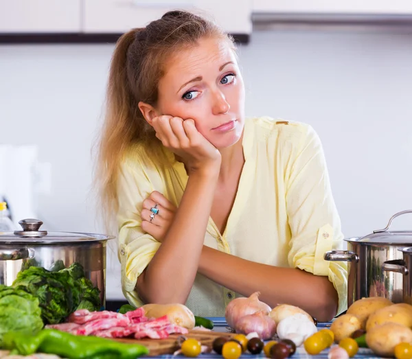 Frustrated woman looking at ingredients — Stock Photo, Image