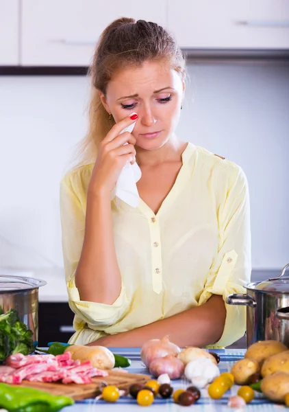 Unhappy woman looking at ingredients — Stock Photo, Image